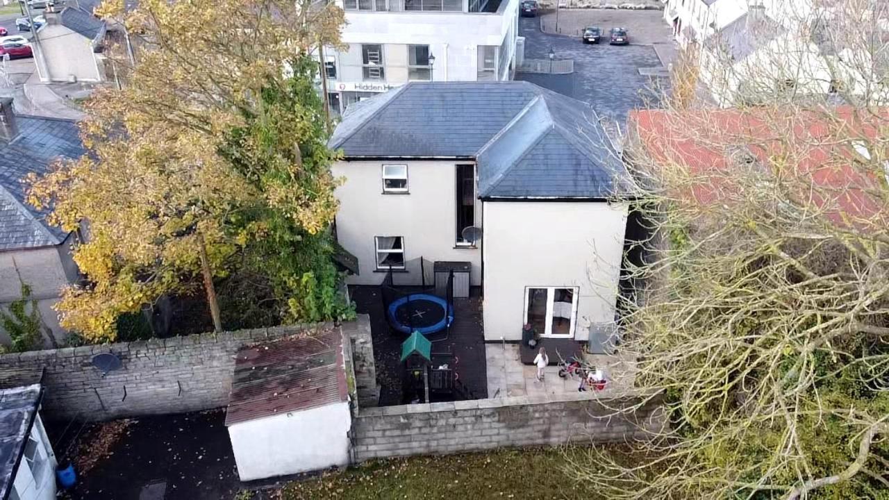 Town Villa With Charming Garden, Bbq Area & Sleeps 6 Cashel  Exterior foto