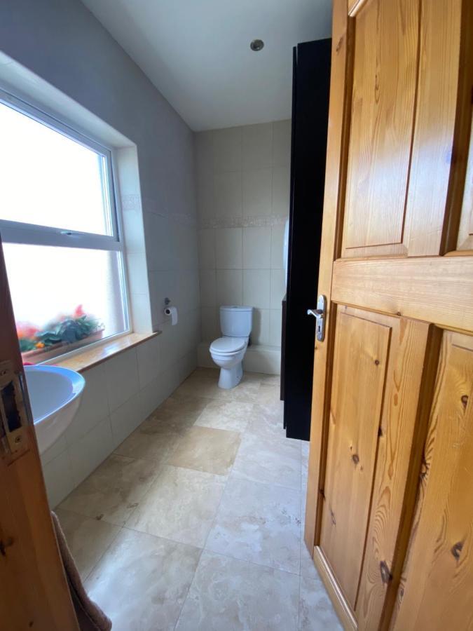 Town Villa With Charming Garden, Bbq Area & Sleeps 6 Cashel  Exterior foto
